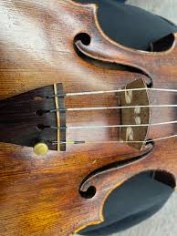 does anyone know the brand of these strings? : r/violinist