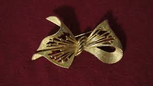 Vintage Brush Gold Finish Fashion Filigree Bow Style Pin ...