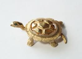 Vintage Signed Napier Gold Tone Brooch w/ Emerald Rhinestone ...