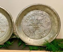 Vintage New England Flaky Crust Pie Plates by Table Talk, Aged Tin Kitchenware, 9 Inch Round Embossed Plate, Collectible Bakeware - Etsy