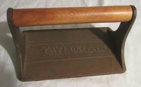 Cast Iron TAYLOR & NG BACON PRESS -- Wooden Handle, Pig ...