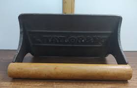 Vintage 1978 TAYLOR & NG Cast Iron Bacon Press with Wooden ...