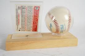 Lot - MICKEY MANTLE SIGNED BASEBALL & CARD