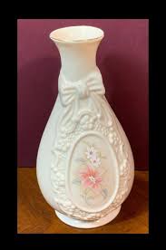 VINTAGE ROYAL HERITAGE PORCELAIN THE CAMEO RIBBON VASE MADE ...