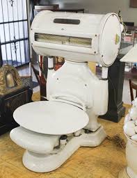 Lot - VINTAGE TOLEDO PRODUCE SCALE