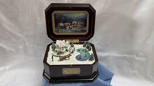 Thomas Kinkade Music Box Holiday Gathering 2002 I'LL Be Home ...