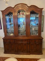 Thomasville China Hutch And Dinning Table And Chairs