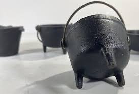 Cast Iron Pots 4 Miniature 2 Wilton 2 Unbranded Doll Decor | eBay