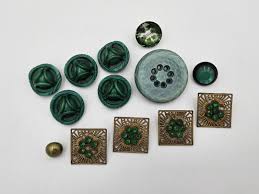 13 Vintage Green Buttons - Etsy