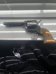 Can someone please tell me the name of this revolver? : r/whatisthisgun