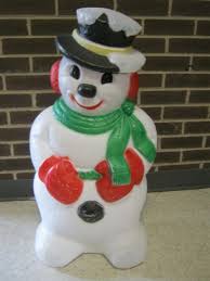 Sold at Auction: FROSTY THE SNOWMAN LIGHTED BLOW MOLD CHRISTMAS DECORATION 32" TALL BY 16" WIDE
