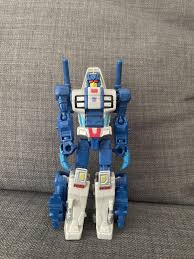 Can someone remind me who this is? : r/transformers