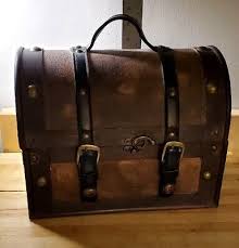 Hinged Wood w/ Leather Straps Butterfly Clasp Round Top ...