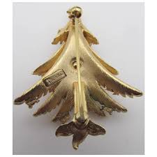 Trifari Brushed Gold-plated Rhinestone Christmas Tree Pin ...