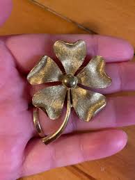 Vintage Large Gold Flower Brooch in Excellent Condition! - Etsy