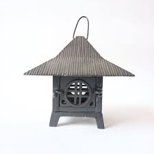 Japanese Cast Iron Pagoda Lantern 4.4 Lbs / 2,062 Kg - Etsy Ireland