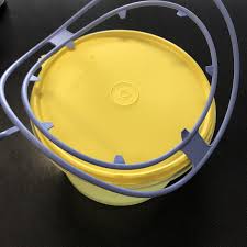 Tupperware 8” Round CONTAINER /STORAGE Yellow W/ Blue ...