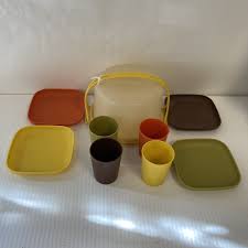 Tupperware Toys Mini Party Set -Includes 4 cups, 4 Plates ...