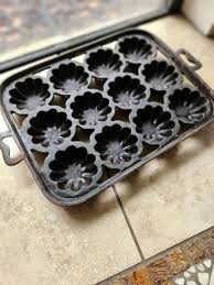 Vintage Wagner Cast Iron 12 Cup Turks Head Muffin Pan T Ware ...