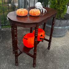 Tons of new clothing arrivals this week! Come grab your nascar, UK swag, band tees, denim & so much more! #vintageclothing #nascar #bandtee #denim #vintagestyle #vintage #lexingtonky #kentucky #sharethelex #gobigblue #ukwildcats