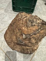 Unclassified météorite ready for sale in Morocco. Weight 43 ...