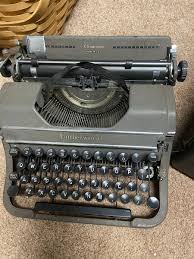 Underwood Champion Portable Typewriter w/Case | eBay