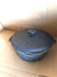 VINTAGE UNMARKED CAST IRON DUTCH OVEN 10-5/8 | eBay