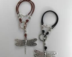 Collier Y en cuir femme avec pendentif libellule, tour de cou en cuir libellule avec anneau, tour de cou en cuir Unode50Style pour elle, idée cadeau - Etsy France