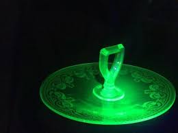 Vtg Uranium Etched Glass W/ Center Handled Cookie/sandwich ...