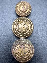 FIVE VINTAGE/ANTIQUE? MILITARY METAL BUTTONS WITH ANCHORS ...