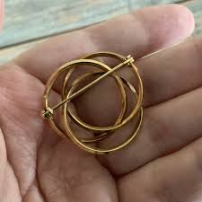 Vintage classic swirling wire love knot brooch in gold tone ...