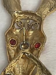 Delizza & Elster Juliana Gold Tone Donkey Pendant Red Lucite Cab Eyes Vintage | eBay