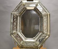 Sold at Auction: Miroir vénitien octogonal en verre. Hauteur : 87 c