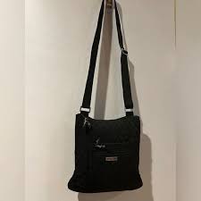 Vera Bradley | Bags | Vera Bradley Black Crossbody Zip ...