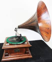Victor V Phonograph with Original Oak Spear Tip Horn circa ...