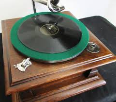 Victor V Phonograph with Original Oak Spear Tip Horn circa ...