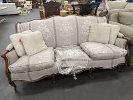 Victorian Sofa - Is it antique? General thoughts? : r/Antiques