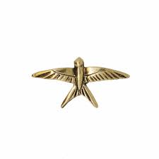 Swallow Gold Lapel Pin – lapelpinplanet