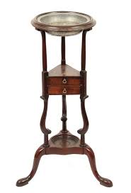 Lot - GEORGIAN MAHOGANY WIG STAND