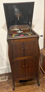 Antique VICTOR VICTROLA PHONOGRAPH TALKING MACHINE Record Player