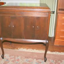 1920s Victrola Record Player in Cabinet | EBTH