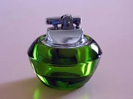 File:Vintage Decorative Green Glass Table Cigarette Lighter (14296516708).jpg - Wikimedia Commons