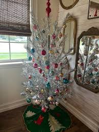 A vintage Christmas. I love all my old Santa mugs and old ...