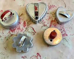 Assortment of 5 Vintage Tin Cookie Cutters - Etsy