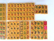 Sold at Auction: 164 Piece Vintage Royal Depth Control Genuine Catalin Mahjong Set with Case