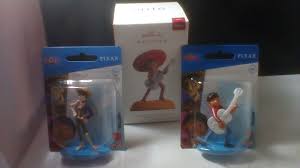 2018 Hallmark Ornament The World Es Mi Familia DISNEY PLUS 2 ...