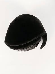 1950s Roos Bros. Black Velvet Hat at 1stDibs | roos bucket hat, bucket hat roos, roos hats