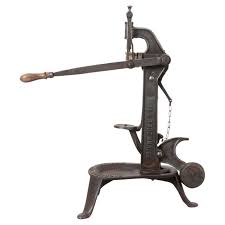 Sacacorchos francés vintage de hierro fundido para botellas de vino en venta en 1stDibs