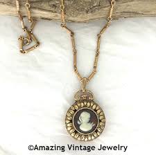 SILHOUETTE PERFUME Necklace