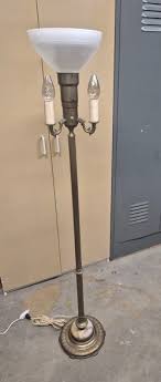 Vintage floor lamp with brass detail design for Sale in Auburn, WA - OfferUp